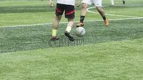 中超焦点：蒋圣龙遭误判未获红牌